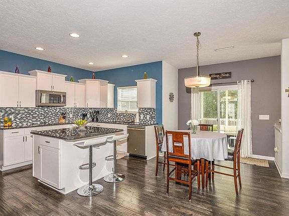 3rd image of 8414 Welder Pl