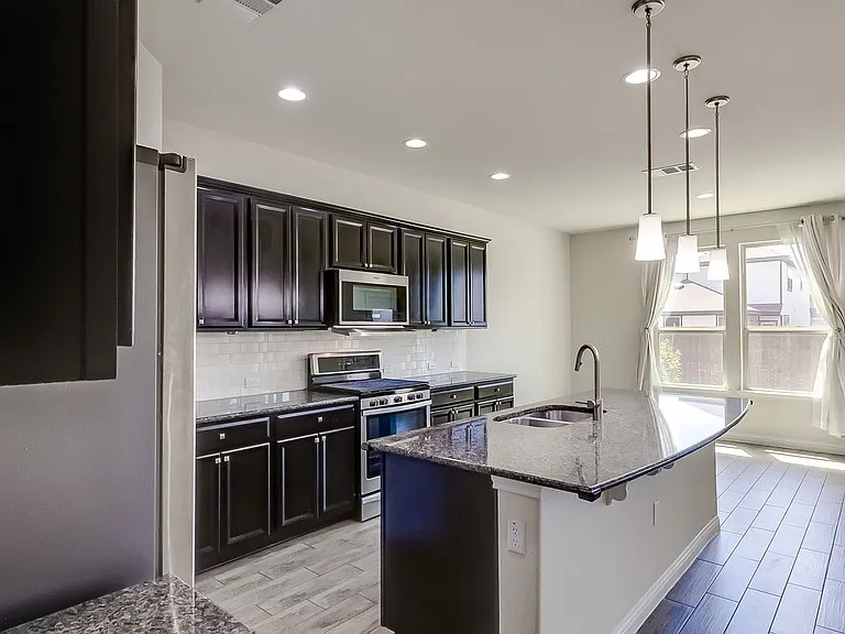 1005 Cold Bear Cv — Photo 12