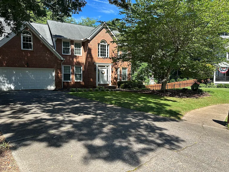 Pinehollow Ct — Photo 74