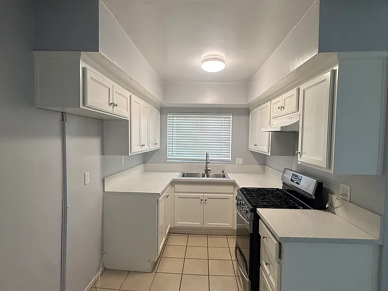 Downey Ave Apartments — Photo 11