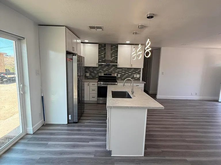 12022 W Ash St — Photo 5