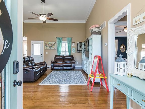 5th image of 1056 Twin Oaks Blvd