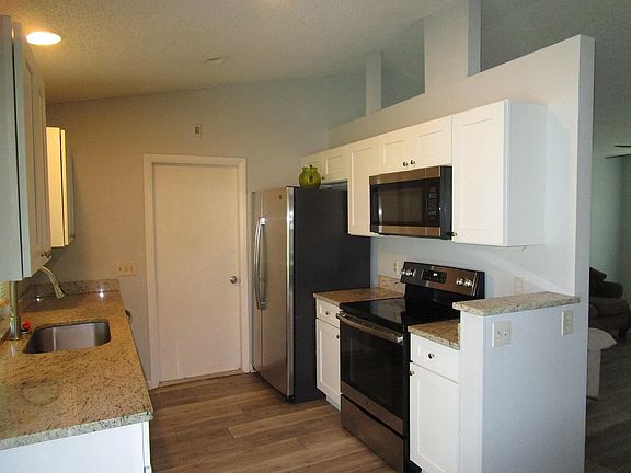 2nd image of 2073 SW Idaho Ln