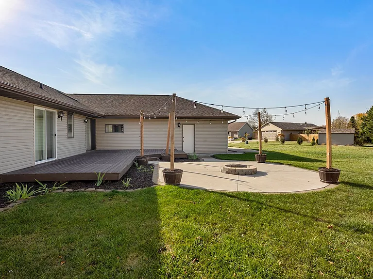 1324 Bluebird Ct — Photo 22