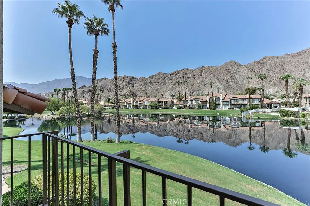 3 bed, 2.5 bath, 1621 sqft, $3,375 — Photo 2