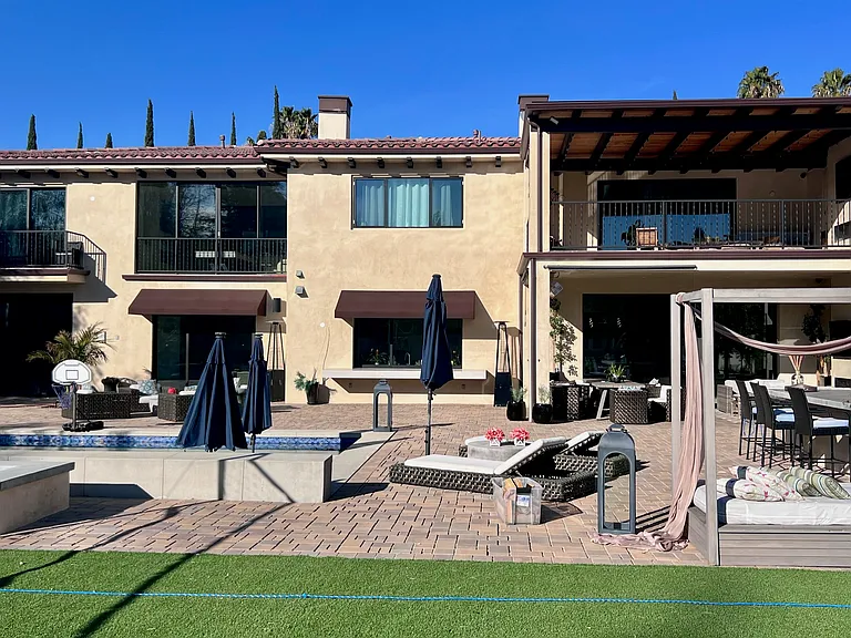 23040 Calvert St — Photo 28