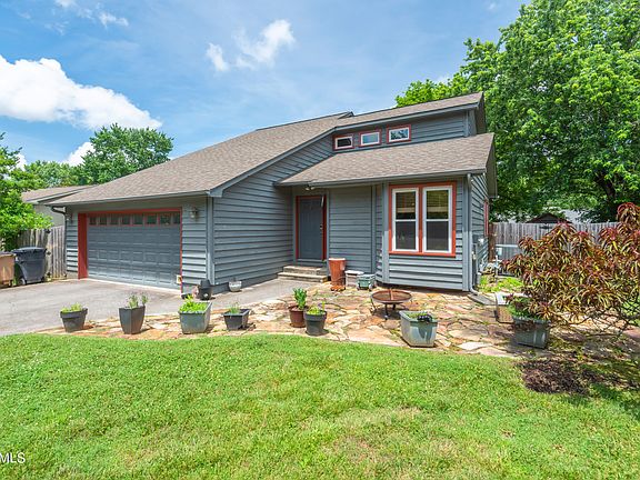4th image of 1308 Cherry Tree Ln