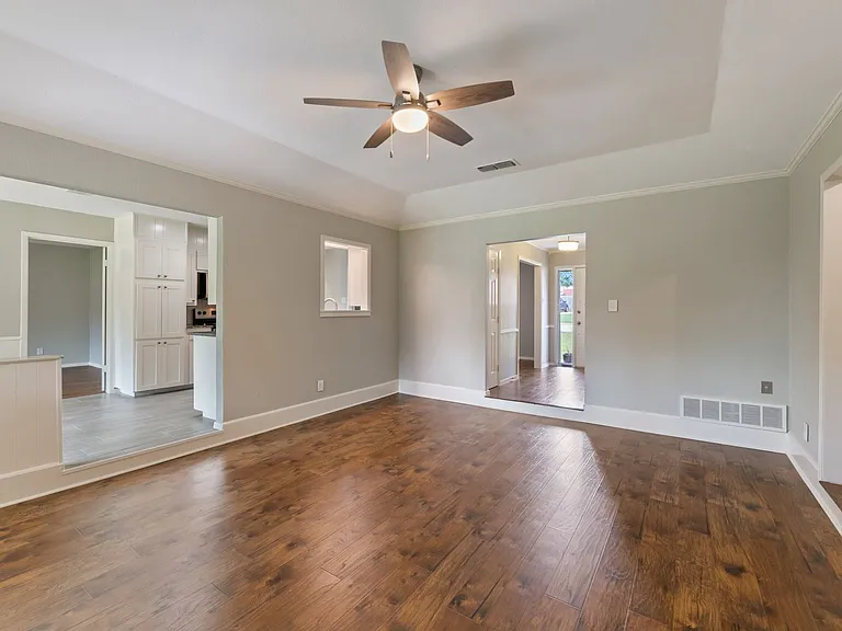 6540 Victoria Ave — Photo 6