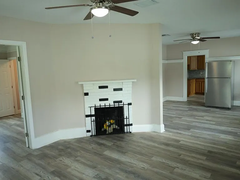 809 Adams St — Photo 9