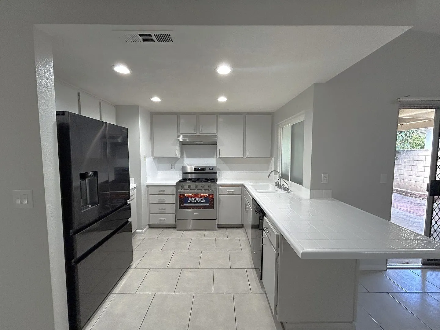 252 W Payson St Azusa 91702 (3 Bed / 1 Bath) — Photo 2