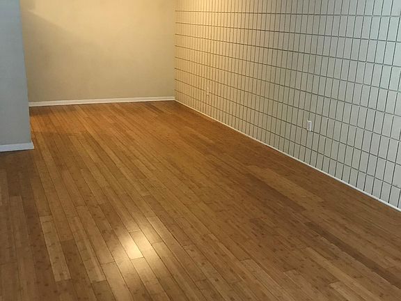 2nd image of 3211 Deleon St #2