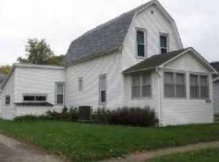 933 9th St, Marion, IA 52302