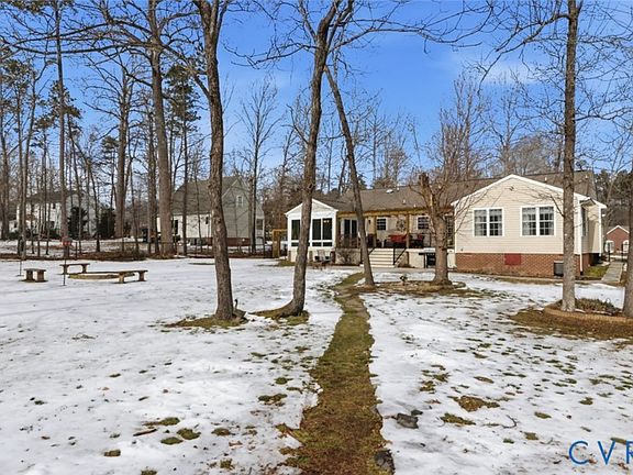 3rd image of 235 Parkwood Dr