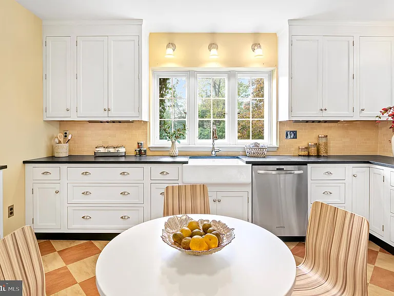 7704 Crossland Rd — Photo 18