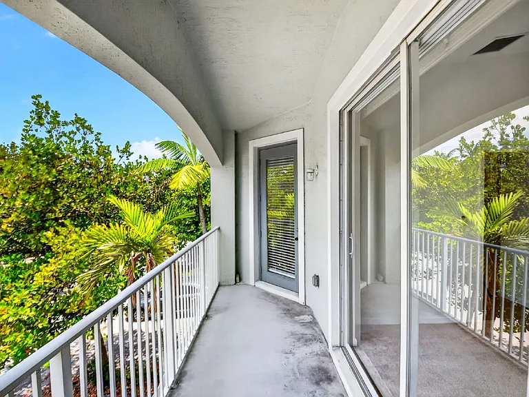 3199 Laurel Ridge Cir — Photo 32