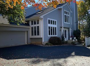 104 Sunshine Lakes Dr, Voorhees, NJ 08043