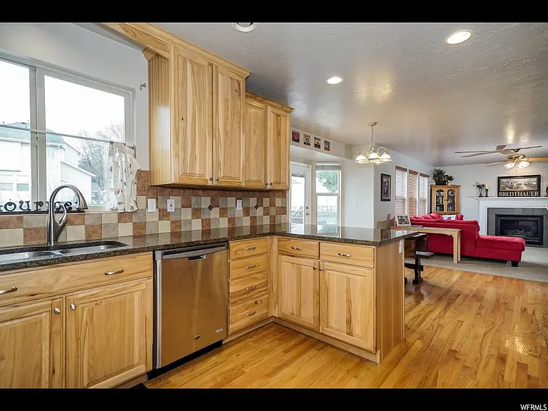 804 Creek Ln — Photo 11