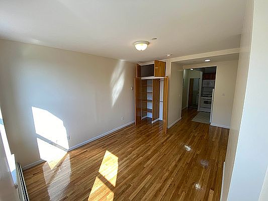5th image of 304 Pleasant Ave #4SS