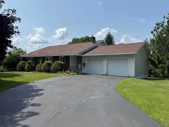 27 Fairlane Dr, Canton, NY 13617