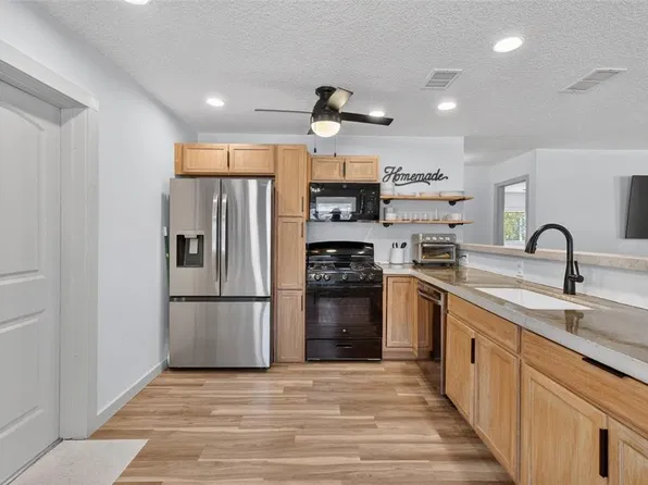 529 E GOTTSCHE AVENUE, EUSTIS, FL 32726