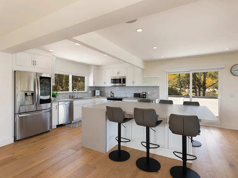 813 E Anapamu St #4B — Photo 3