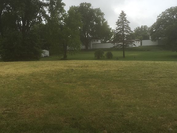 4th image of 1100 Belmont St