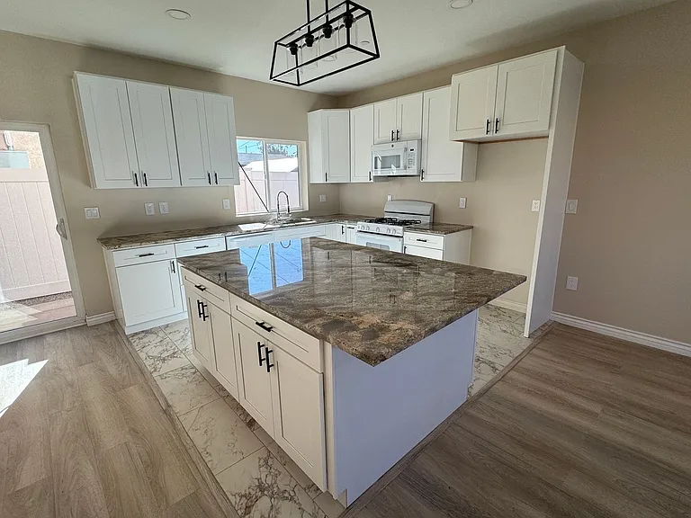 1255 Marline Ave — Photo 5
