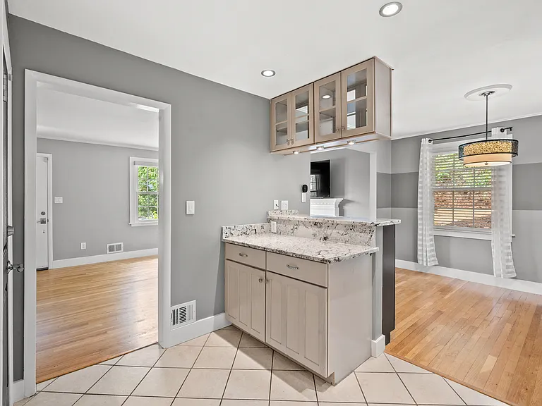 3017 S Hill St — Photo 11