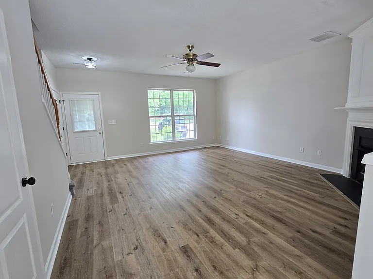 3902 Elizabeth Glen Way — Photo 3