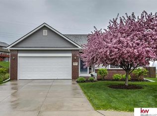 17615 Ames Cir, Omaha, NE 68116