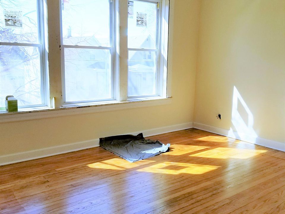 1st image of 4710 W Dickens Ave #2