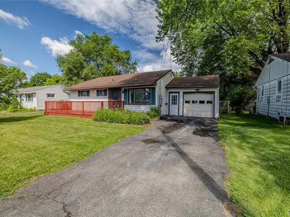 107 Albernathy St, Liverpool, NY 13088