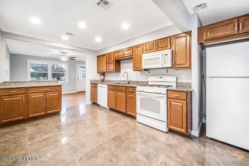 3 bed, 828 sqft, $3,000 — Photo 3