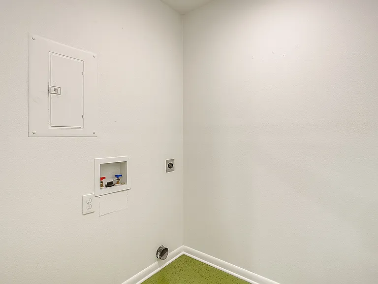 2920 Ryan Place Dr — Photo 6
