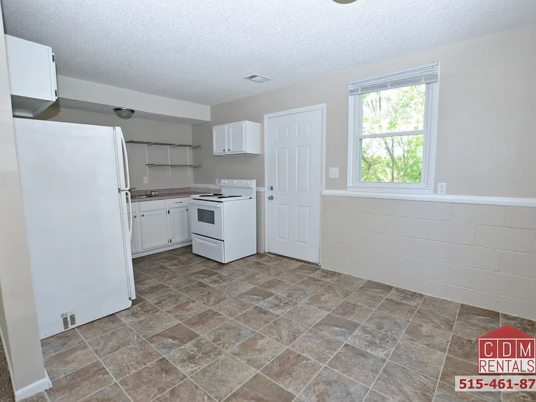3306 E 36th Ct — Photo 4