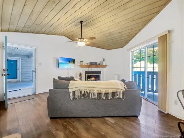 23 Chase Oak Court #18, Groton, CT 06340