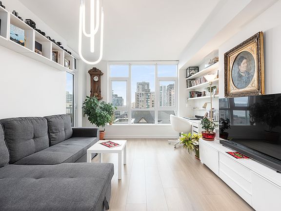3rd image of 618 Carnarvon St #611