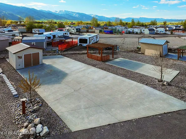 834 Buckboard Dr, Thayne, WY 83127