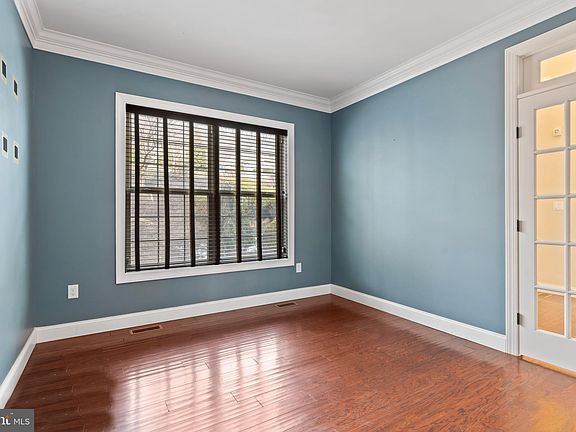 5th image of 2422 Kensington Way