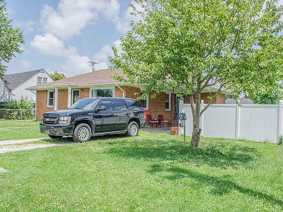 3rd image of 3447 Hawthorne Dr