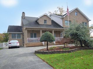 213 Bayview Ave, Staten Island, NY 10309