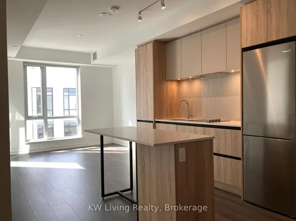 8 Beverley Glen Blvd, Vaughan, ON