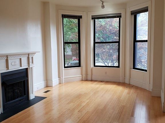 3rd image of 4133 Laclede Ave