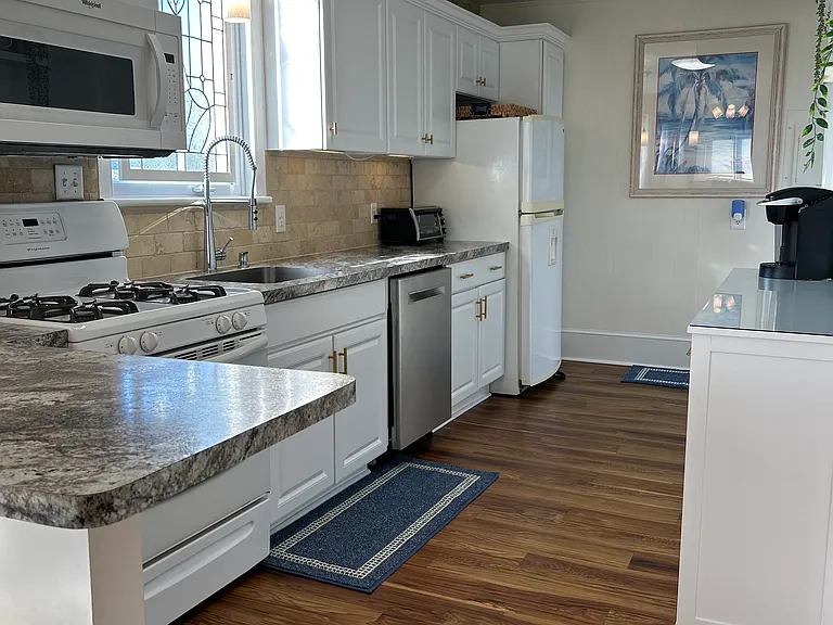 23 N Rosborough Ave — Photo 7