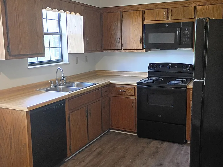 823 Englewood Rd #10 — Photo 2
