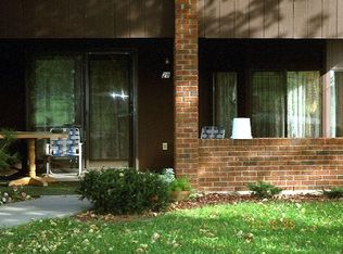 28 Lakeshore Ct, Council Bluffs, IA 51501
