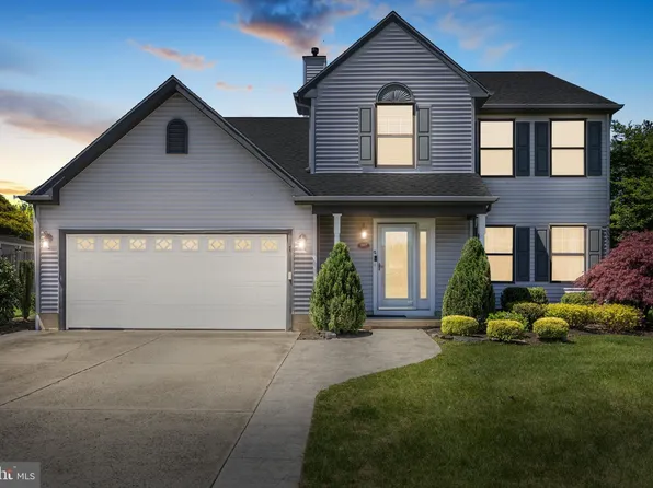 7 Amberfield Dr, Delran, NJ 08075
