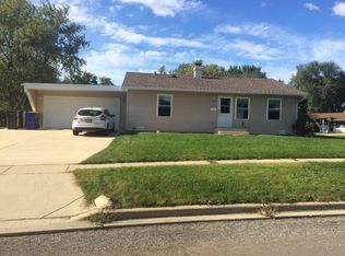 100 S Maxon Ln, Streamwood, IL 60107