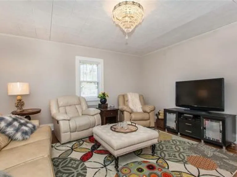 335 Emma Rd — Photo 4