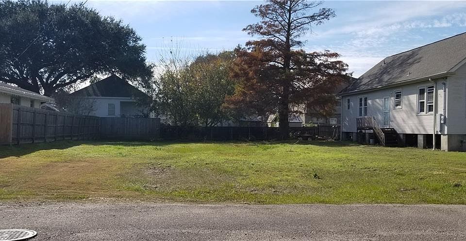 2nd image of 124 Hay Pl